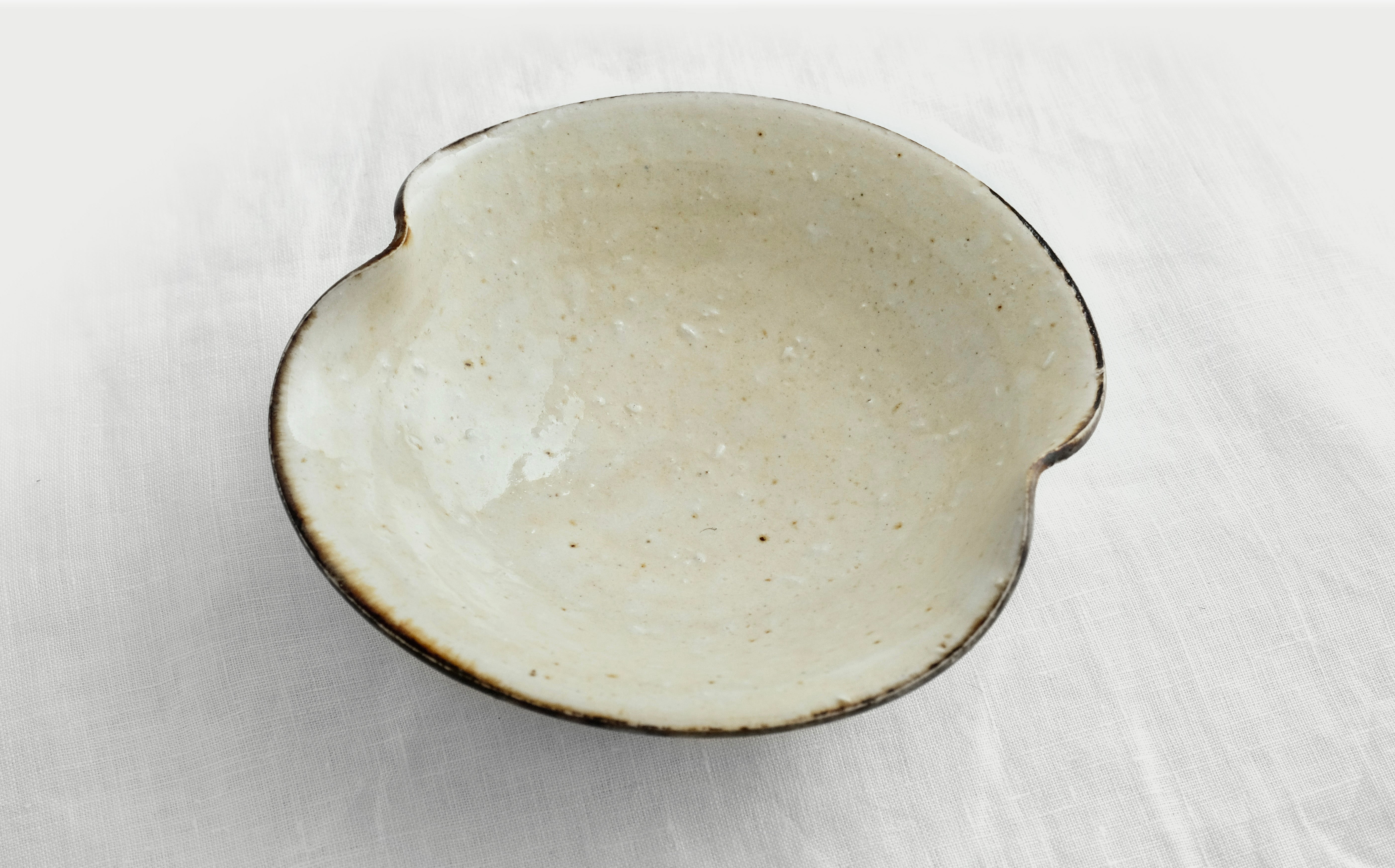 藁灰釉 沓形 向付