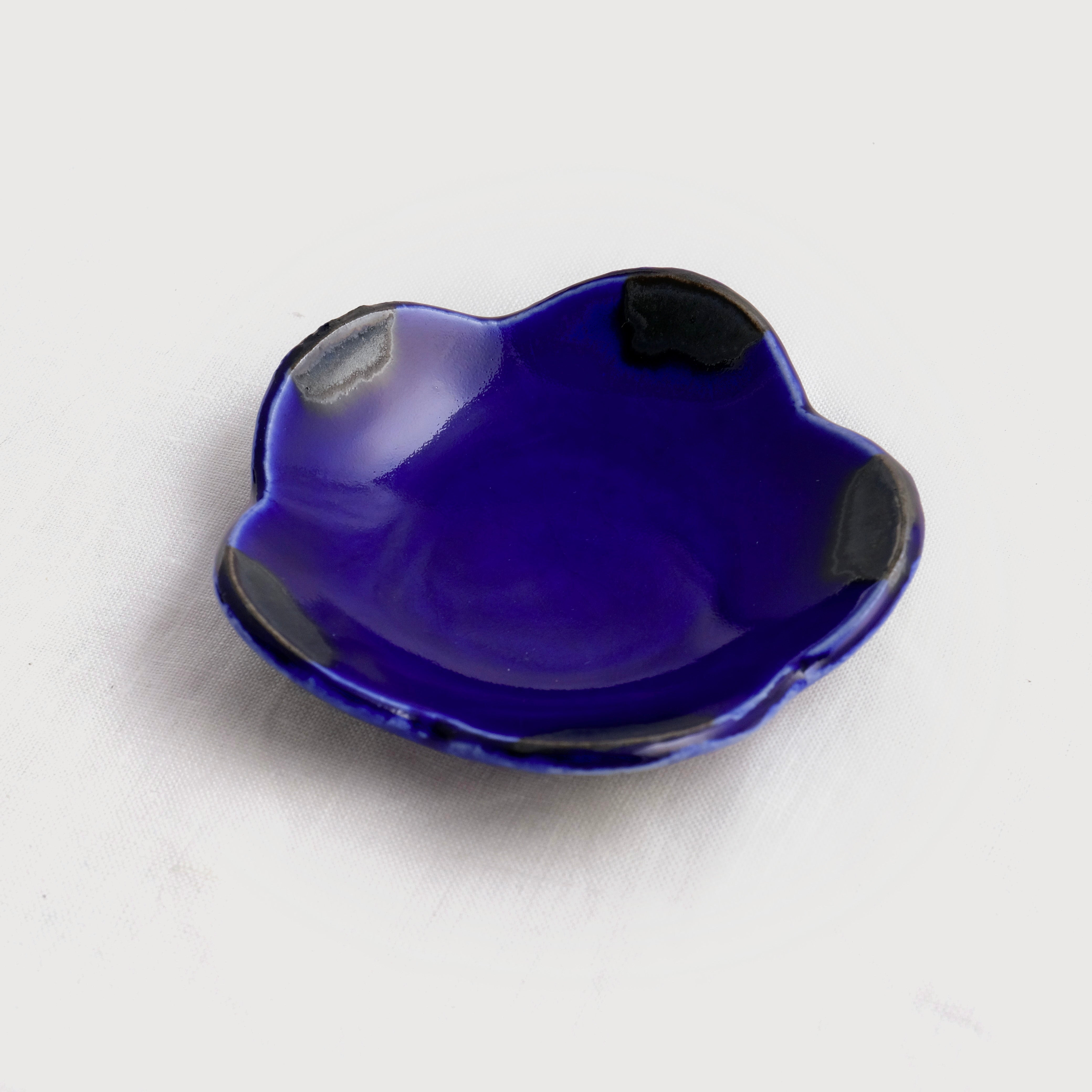 青釉 小皿(梅)