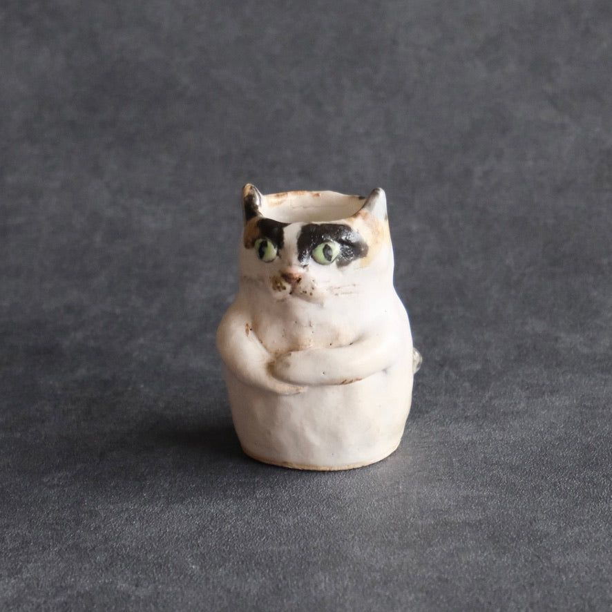 猫の花入れ（小） 三毛・緑の瞳