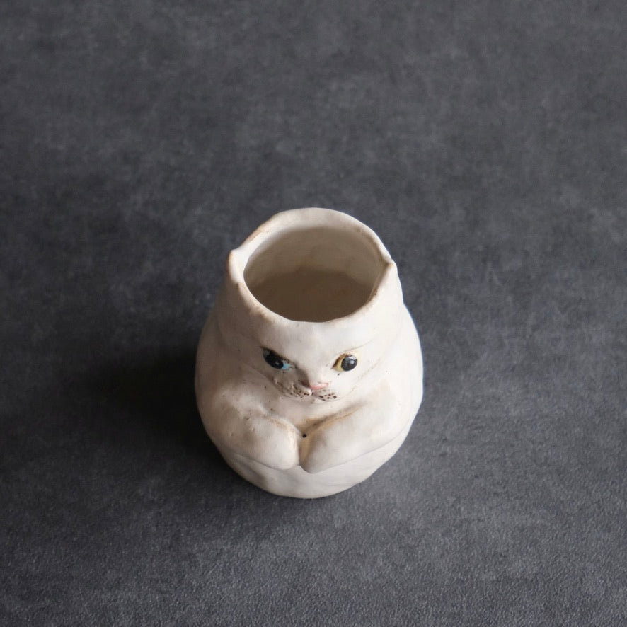 猫の花入れ（中） 白・オッドアイ