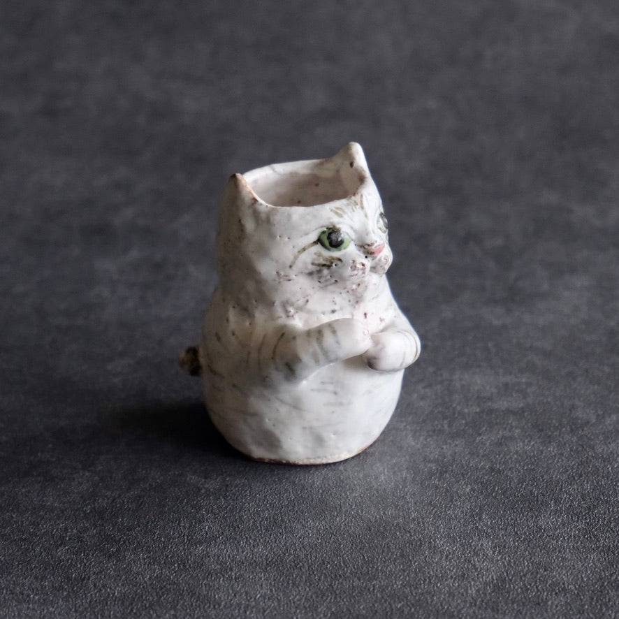 猫の花入れ（小） グレー縞・緑の瞳