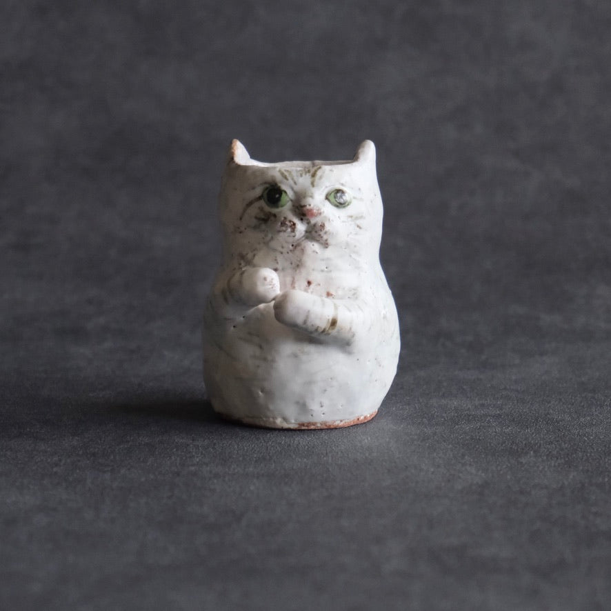 猫の花入れ（小） グレー縞・緑の瞳