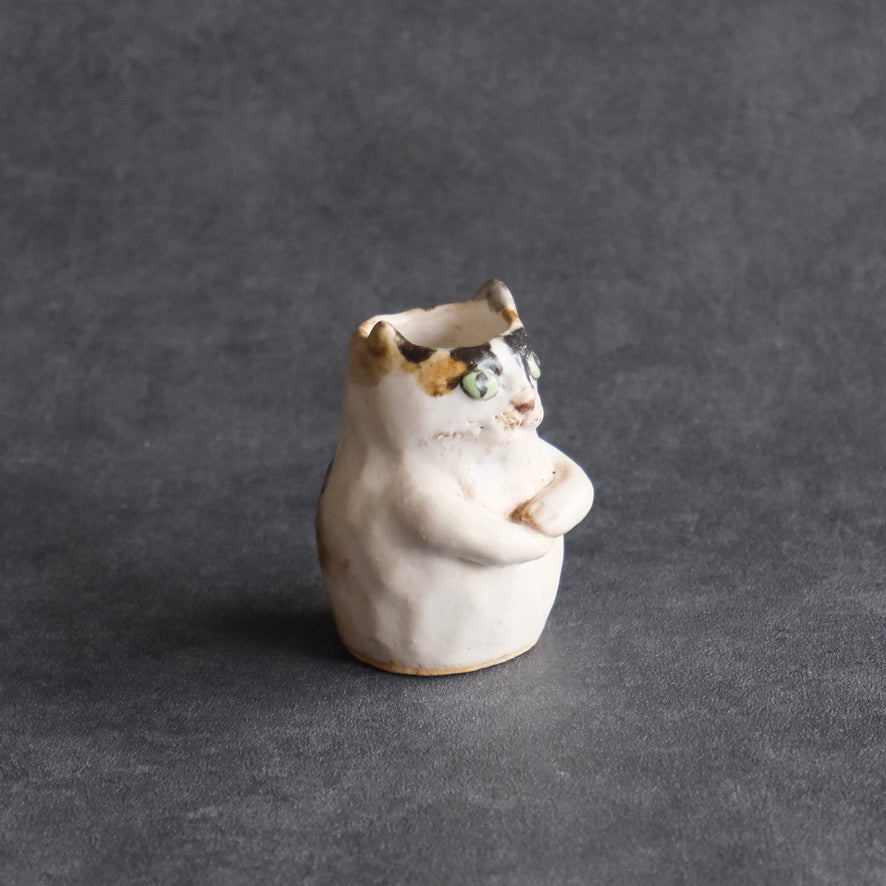 猫の花入れ（小） 三毛・緑の瞳