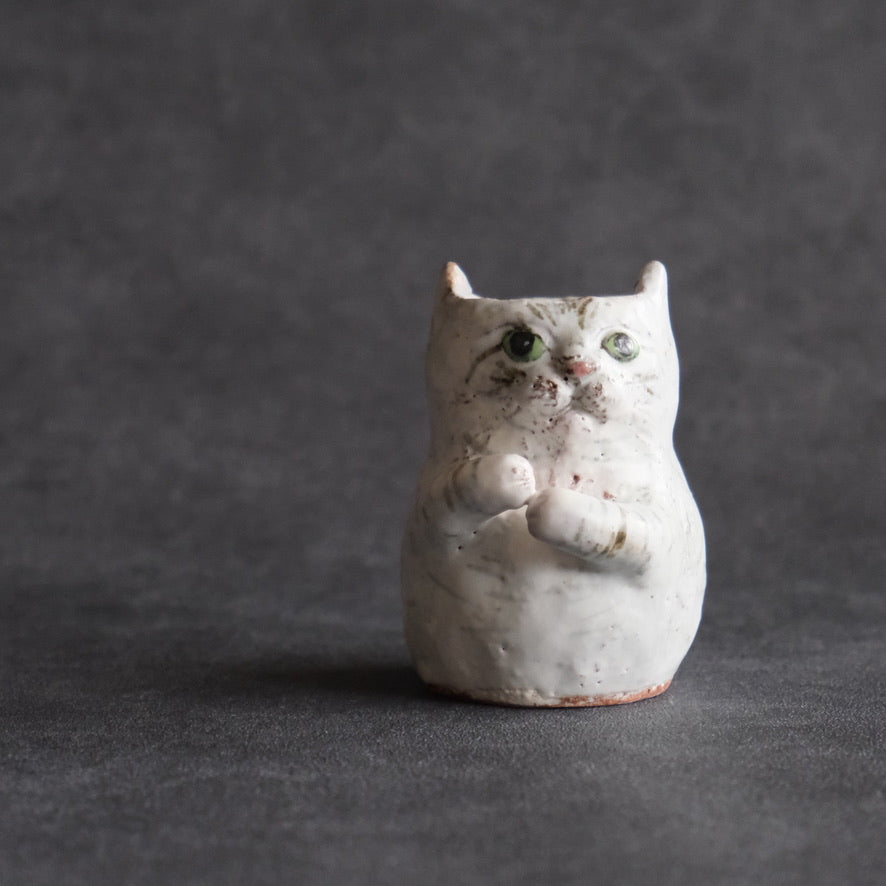 猫の花入れ（小） グレー縞・緑の瞳