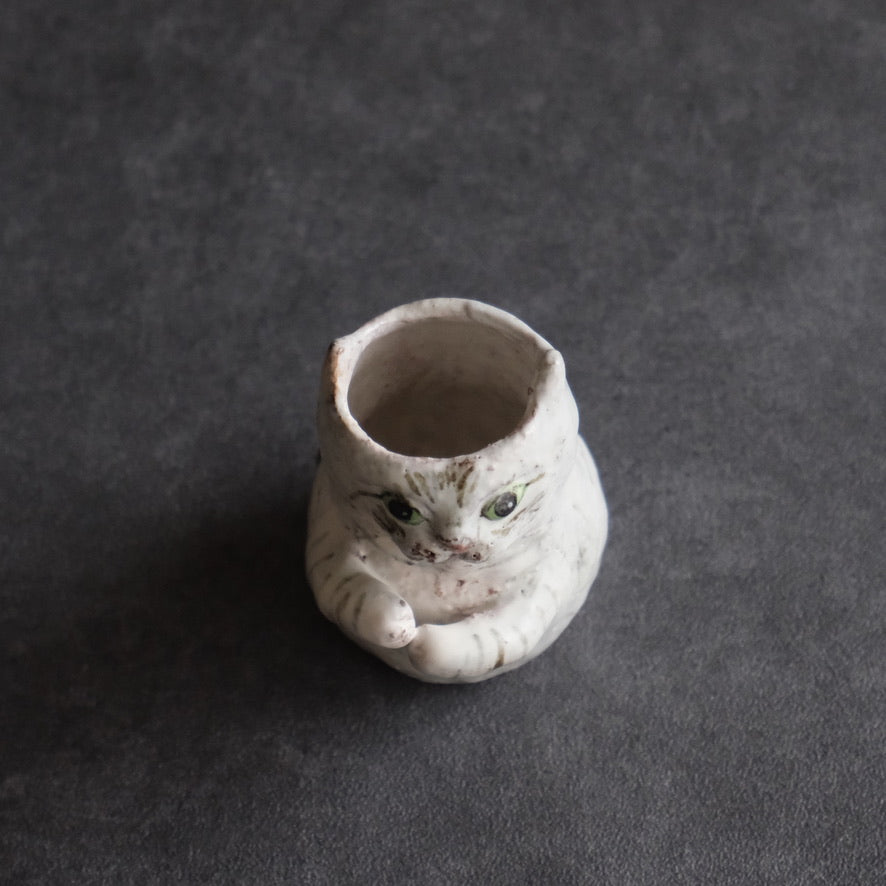 猫の花入れ（小） グレー縞・緑の瞳