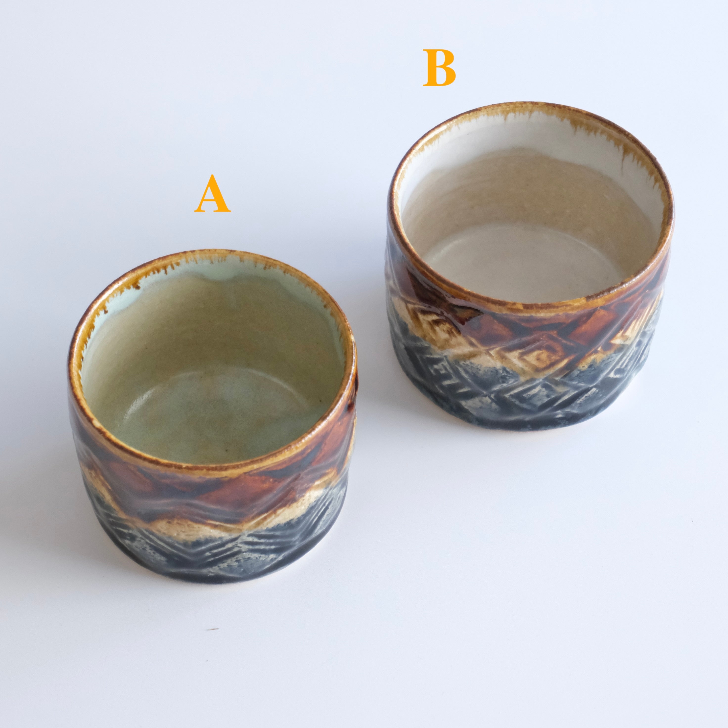 岡本芳久 カップ｜飴釉と濃紺が溶け合う幾何学模様