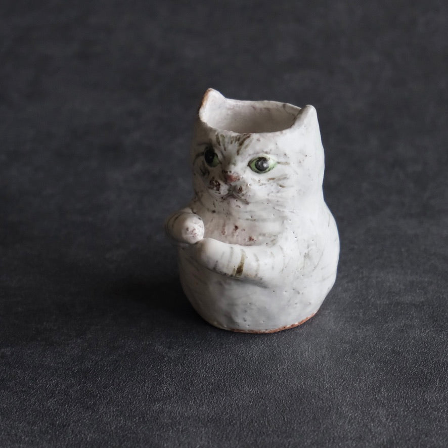 猫の花入れ（小） グレー縞・緑の瞳